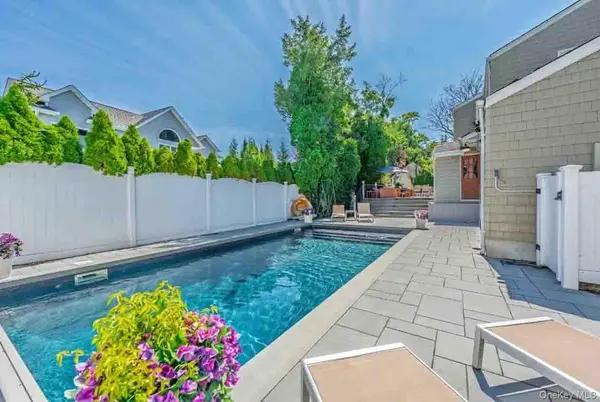 2 Ike PL, Woodmere, NY 11598