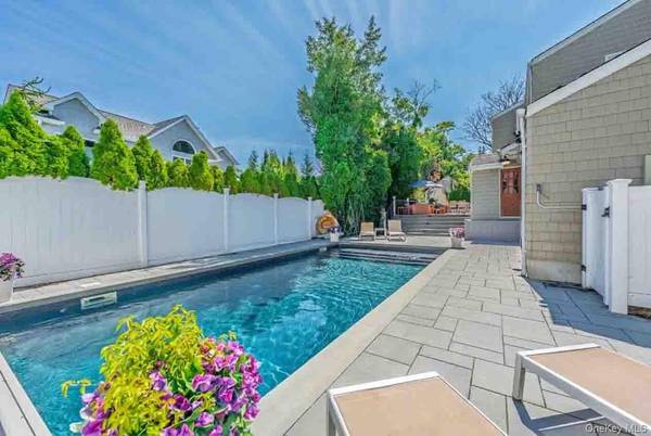 2 Ike PL, Woodmere, NY 11598
