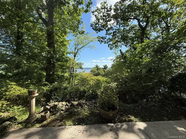 31 Terrace DR, Nyack, NY 10960