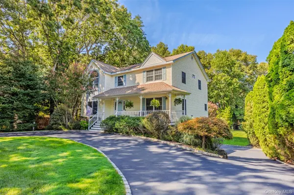 7 Holly LN, Port Jefferson, NY 11777