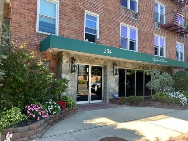 504 Merrick #4M, Lynbrook, NY 11563