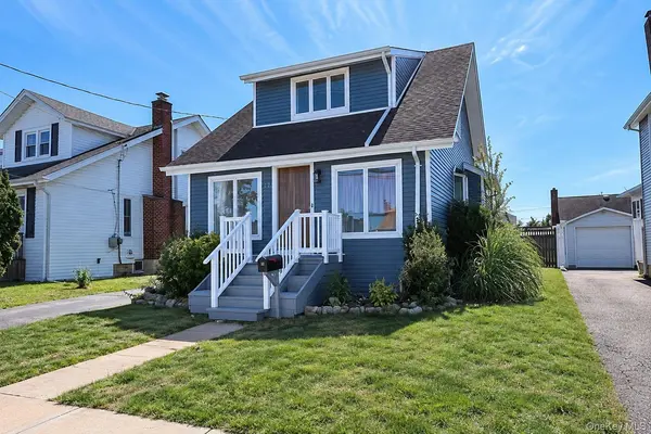 17 Ray ST, Freeport, NY 11520
