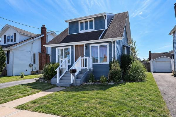 17 Ray ST, Freeport, NY 11520