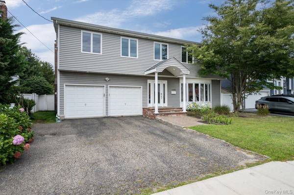 3060 Shore DR, Merrick, NY 11566