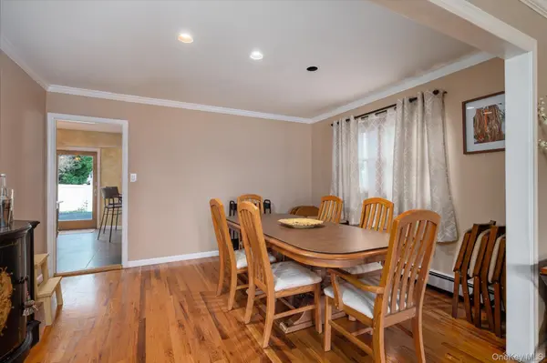 3060 Shore DR, Merrick, NY 11566