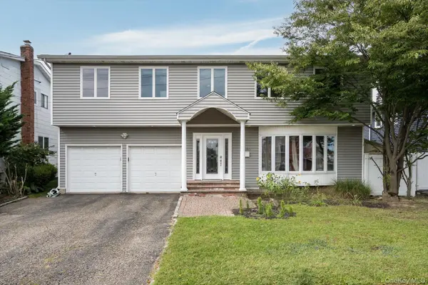 3060 Shore DR, Merrick, NY 11566