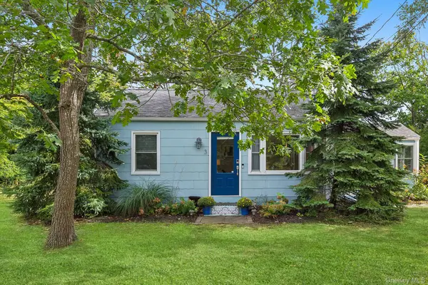 3 Clinton AVE, East Quogue, NY 11942