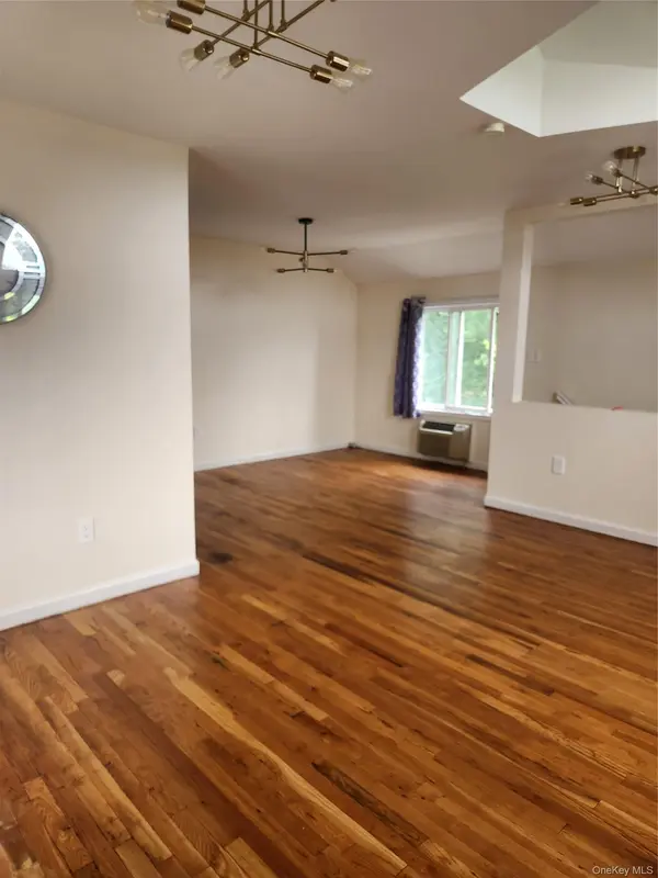 11623 196th ST #2nd Floor, Saint Albans, NY 11412