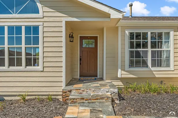 2429 Via Linda DR, Lawrence, KS 66047