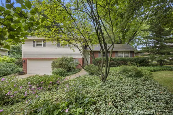 16 Notre Dame DR,  Naperville,  IL 60540