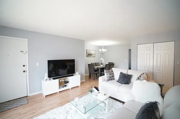 916 S Plum Grove RD #224, Palatine, IL 60067