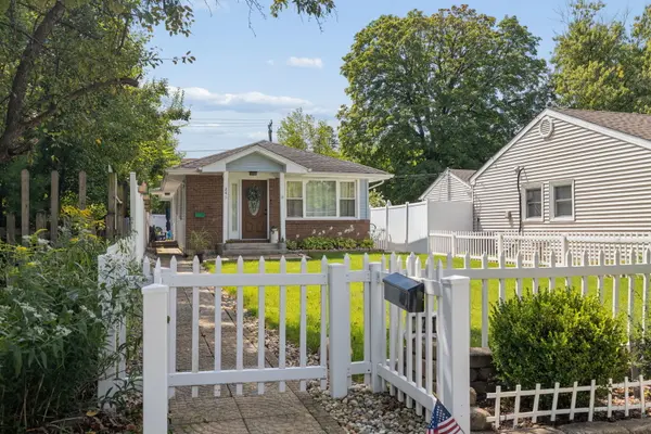 241 W Quincy ST, Westmont, IL 60559