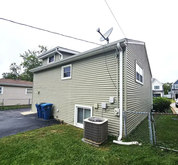 618 W Comstock AVE, Elmhurst, IL 60126