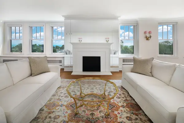 3300 N Lake Shore DR #6AB, Chicago, IL 60657