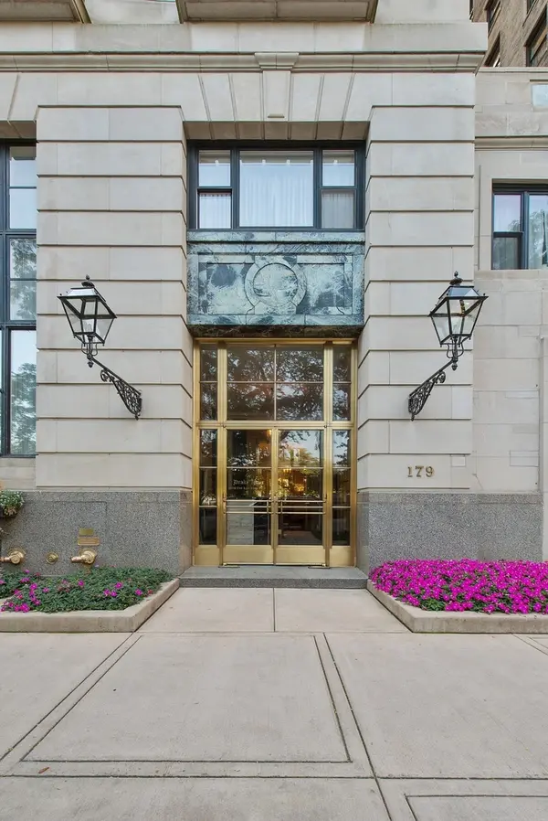 179 E Lake Shore DR #19S, Chicago, IL 60611