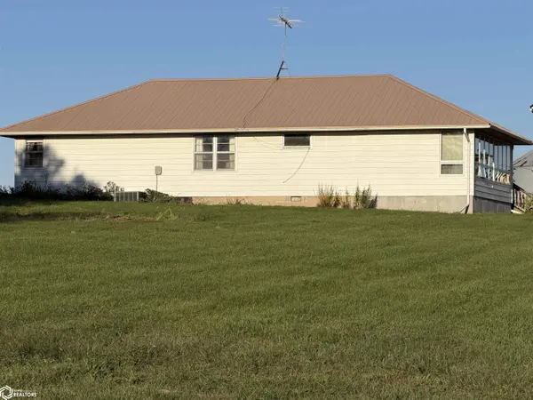 4113 V18 RD, Brooklyn, IA 52211