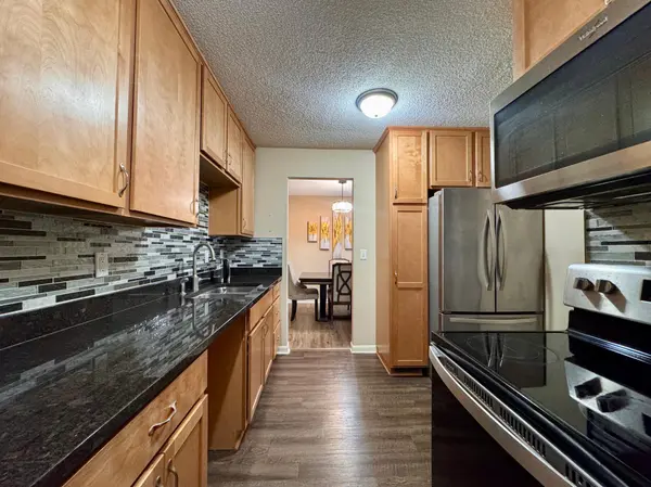 1271 Landmark TRL S, Hopkins, MN 55343