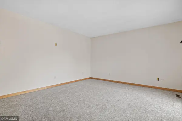7688 Dunmore RD, Woodbury, MN 55125