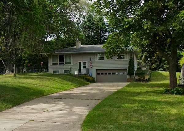 724 E 152nd ST, Burnsville, MN 55306