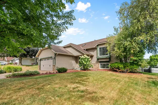 8844 Acadia RD, Woodbury, MN 55125