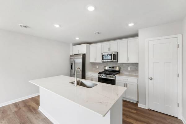1055 Adamstown DR, Rosemount, MN 55068