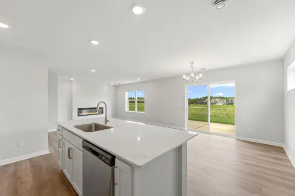 1055 Adamstown DR, Rosemount, MN 55068