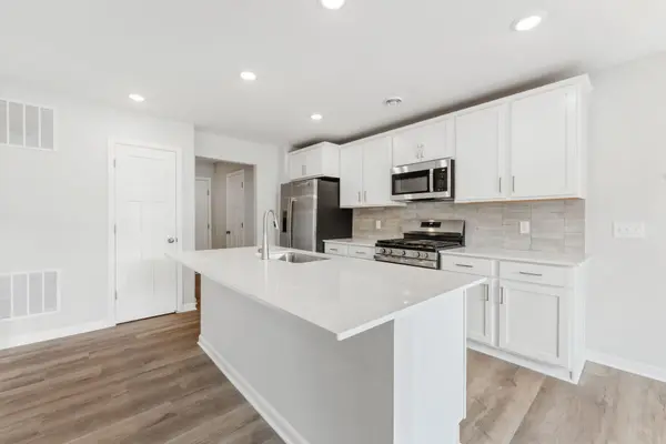 1032 Adamstown DR, Rosemount, MN 55068