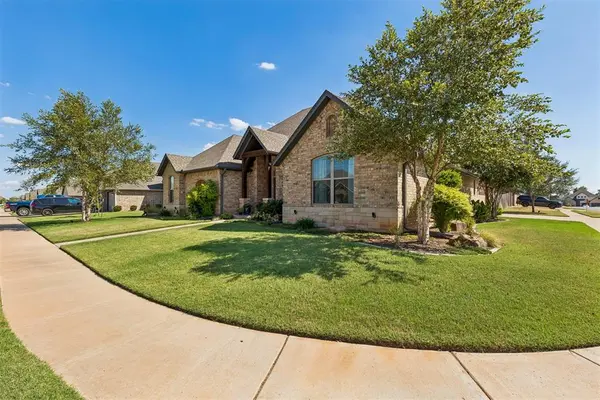 12112 SW 48th ST, Mustang, OK 73064