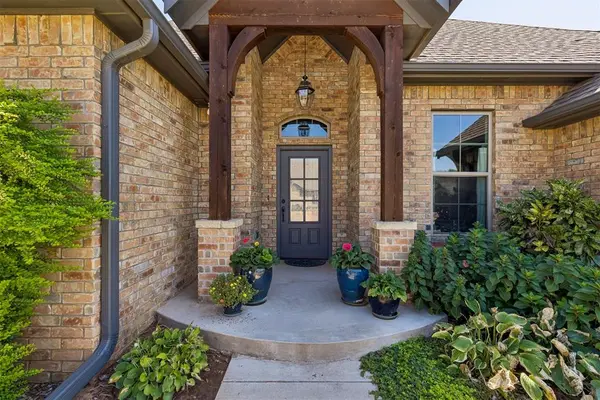 12112 SW 48th ST, Mustang, OK 73064