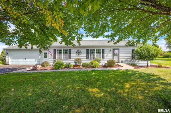 1921 BLUEBIRD DR, Galesburg, IL 61401
