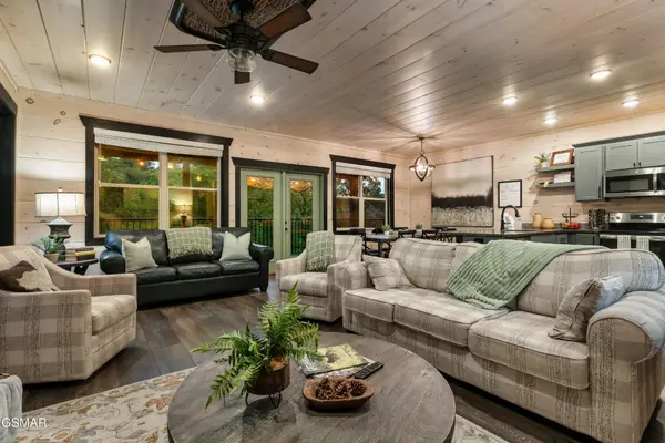 3023 Ridge Top Resort Way, Pigeon Forge, TN 37863