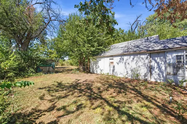 2027 S Madison Ave, Wichita, KS 67211