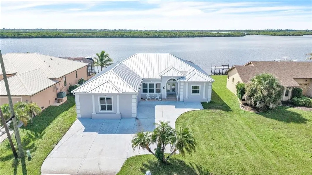 3772 PEACE RIVER DR, Punta Gorda, FL 33983