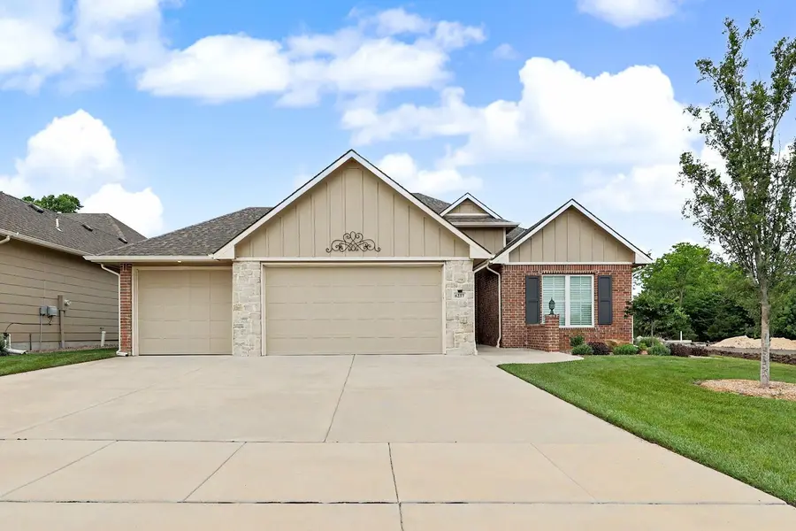 6237 E Central Park Ct, Bel Aire, KS 67220