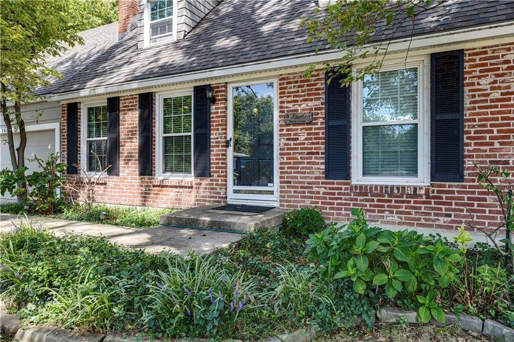 7601 Chadwick ST, Prairie Village, KS 66208