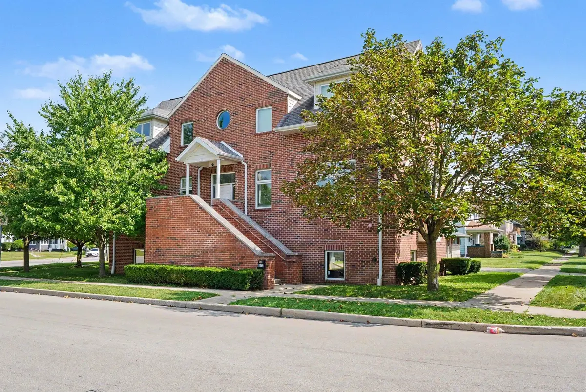 330 N Sunnyside AVE, South Bend, IN 46617