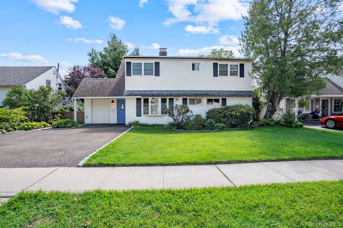 48 Grey LN, Levittown, NY 11756