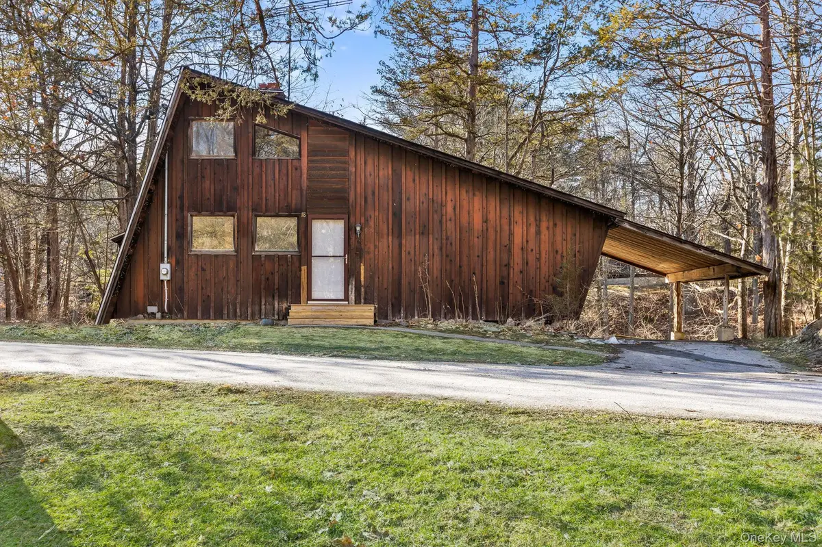 304 Lake Lodge DR, Pleasant Valley, NY 12569