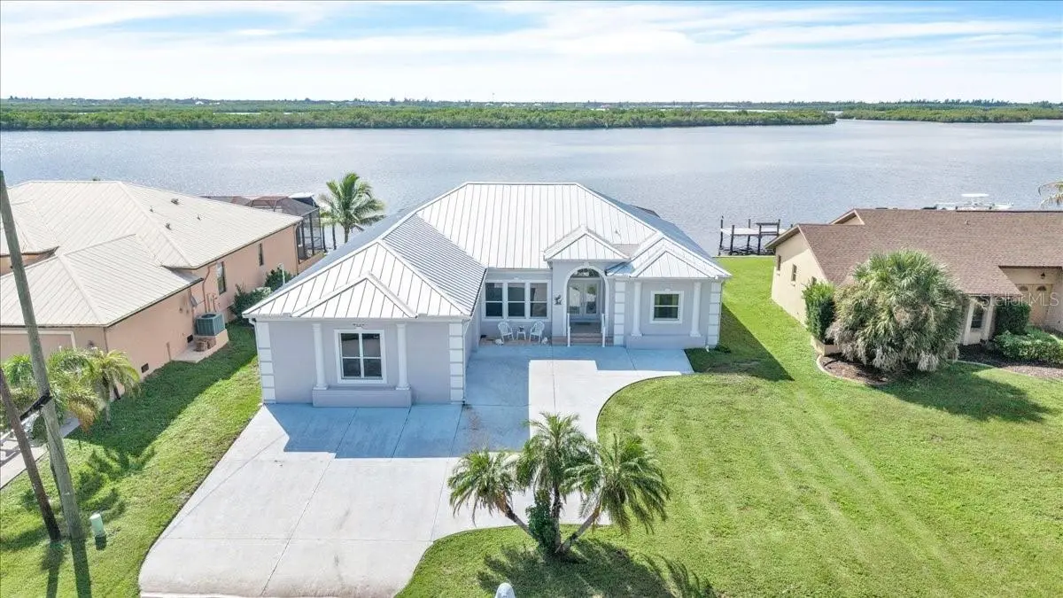 3772 PEACE RIVER DR, Punta Gorda, FL 33983