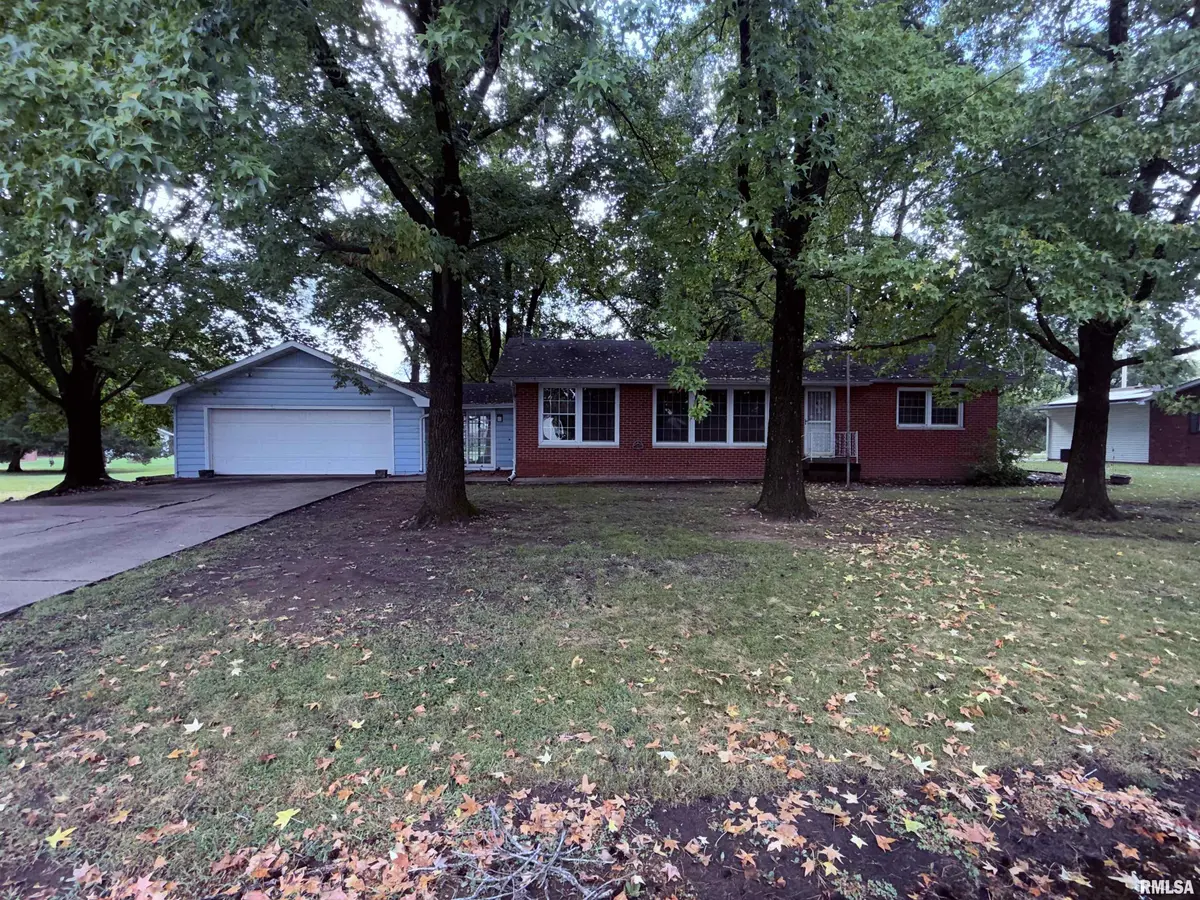 707 S BROADWAY ST, Sesser, IL 62884