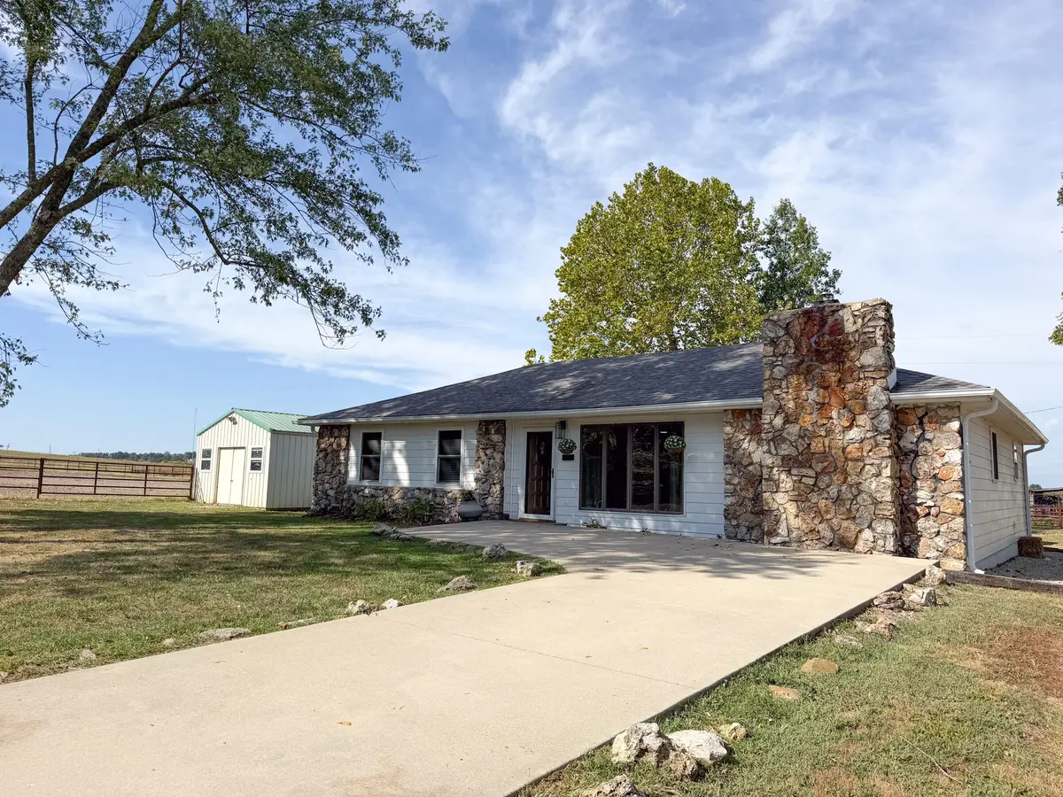 1869 Wall RD, Mountain Grove, MO 65711