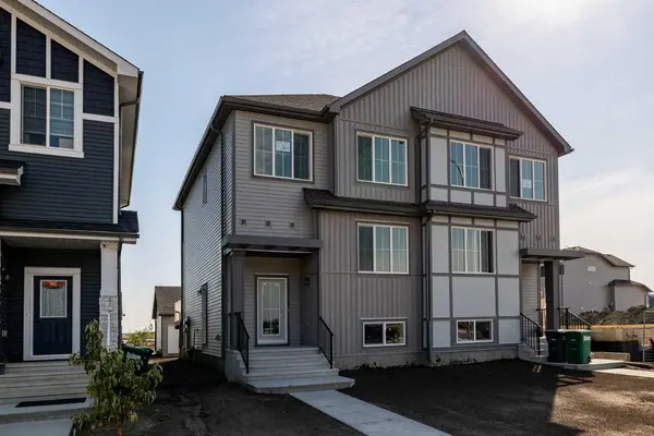 978 Edgefield AVE, Strathmore, AB T1P 2H9