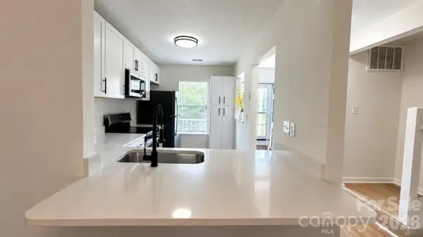8275 Golf Ridge DR, Charlotte, NC 28277