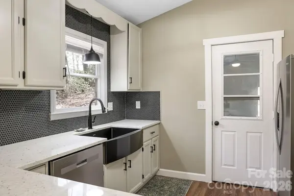 417 Soquili DR, Brevard, NC 28712