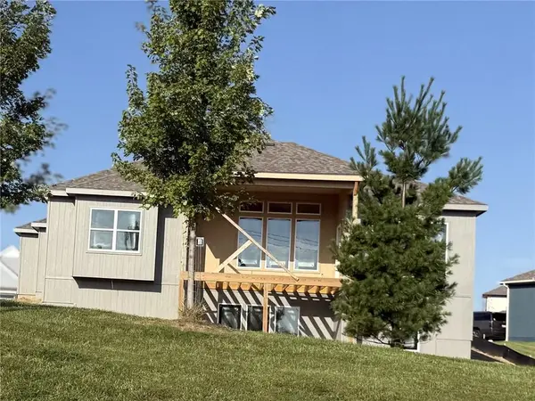 9009 N Poplar AVE, Kansas City, MO 64156