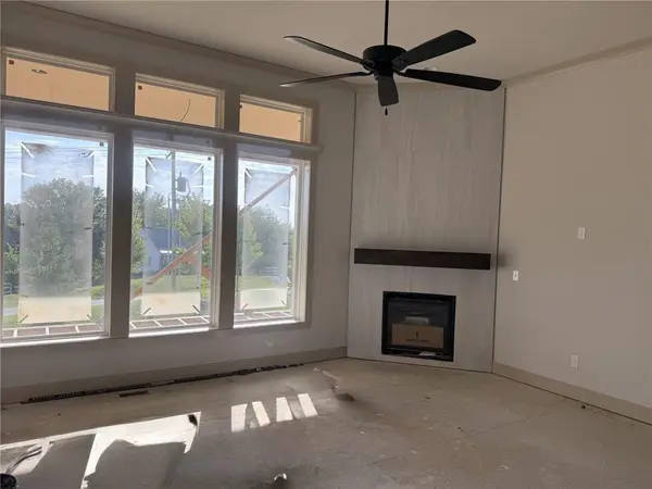 9009 N Poplar AVE, Kansas City, MO 64156