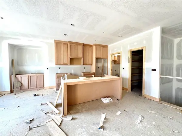 8413 NW 90th TER, Kansas City, MO 64153