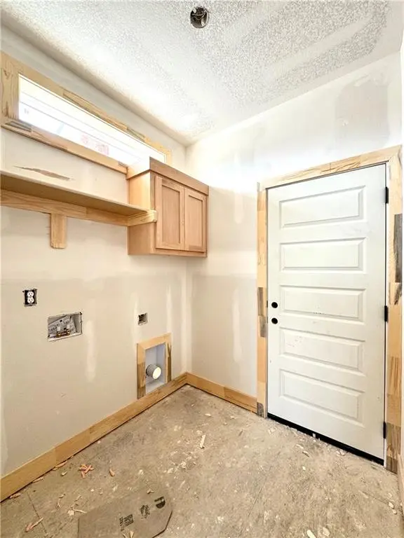 8413 NW 90th TER, Kansas City, MO 64153
