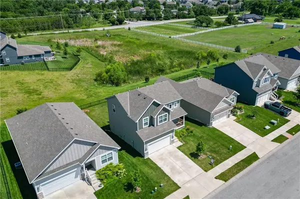 3813 SW Maryville PL, Lee's Summit, MO 64082