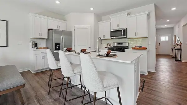 21800 Vinci CIR, Peculiar, MO 64078